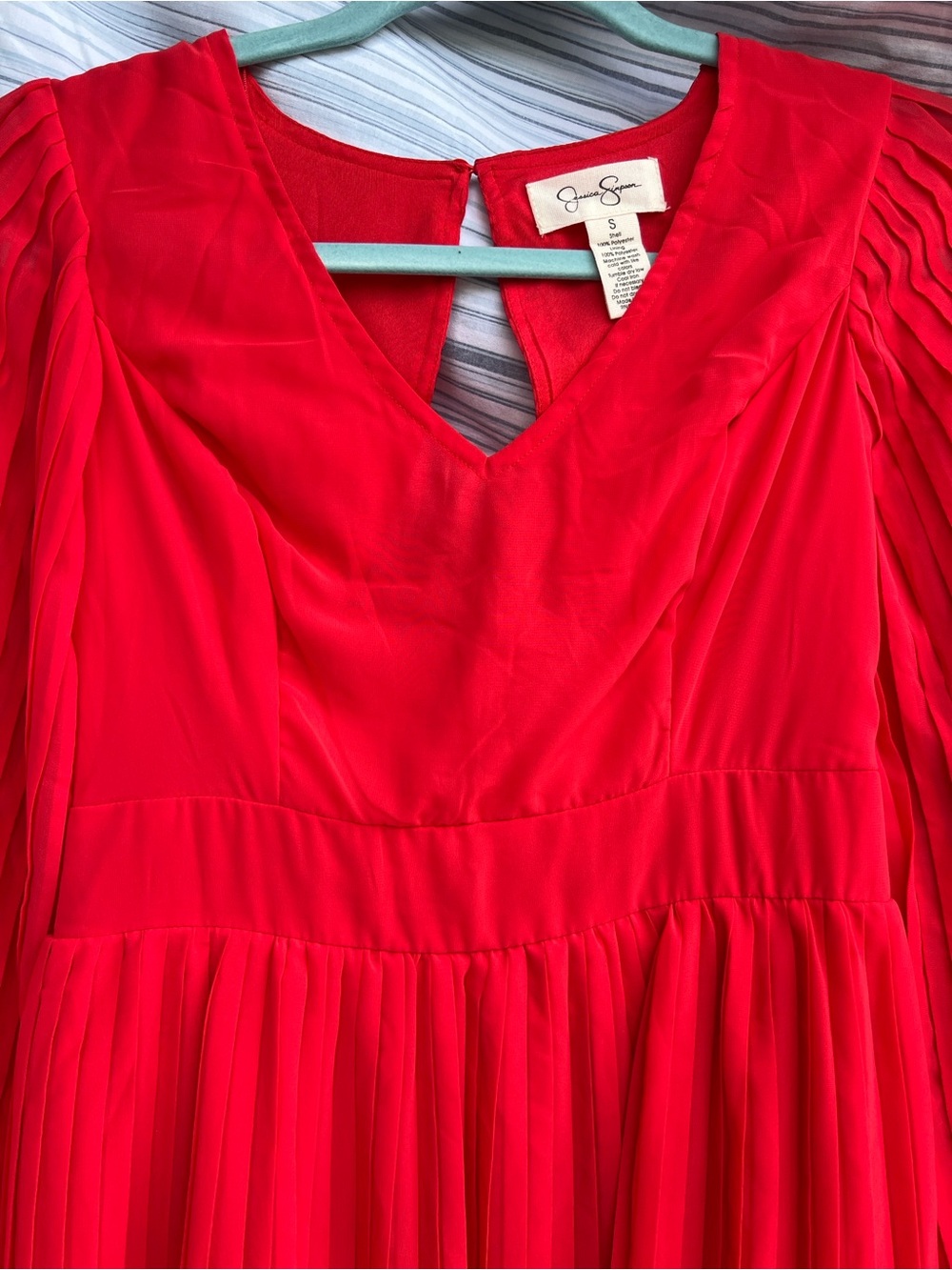 🆕👗 Jessica Simpson Red V-Neck Pleated Long Sleeve Dress open back